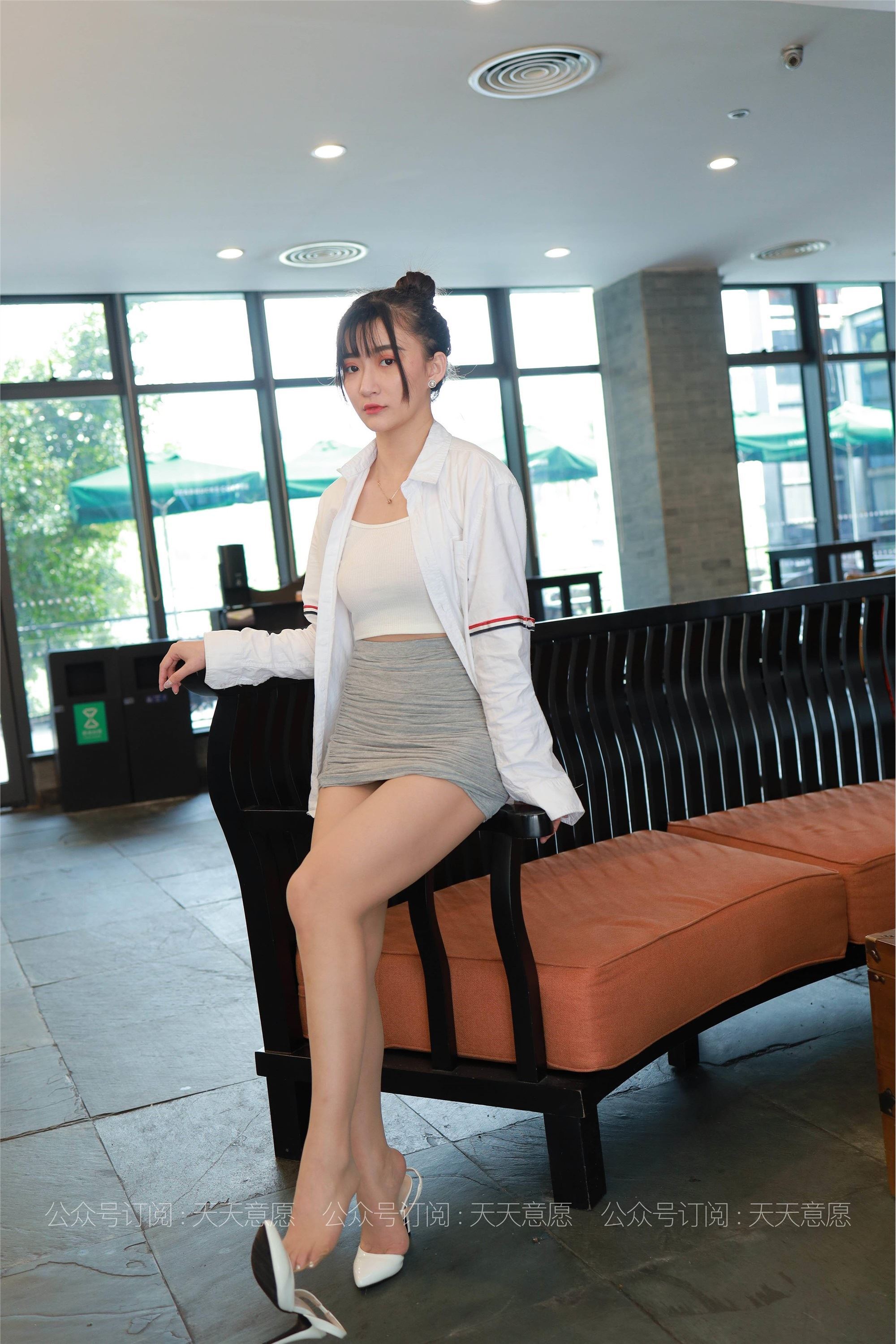 Model: Qiu Qiu, Sexy Butt Skirt